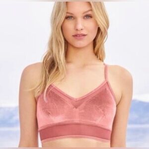ALO Yoga Velour Luxe Bra in Dusty Rose. NWT